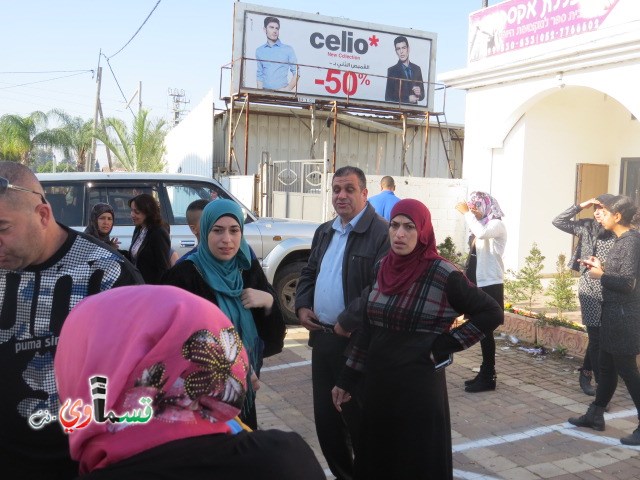 كفرقاسم جلجولية : طلاب مخيم الاردن يغادرون البلاد باتجاه عمان وسط فرح وسرور . 